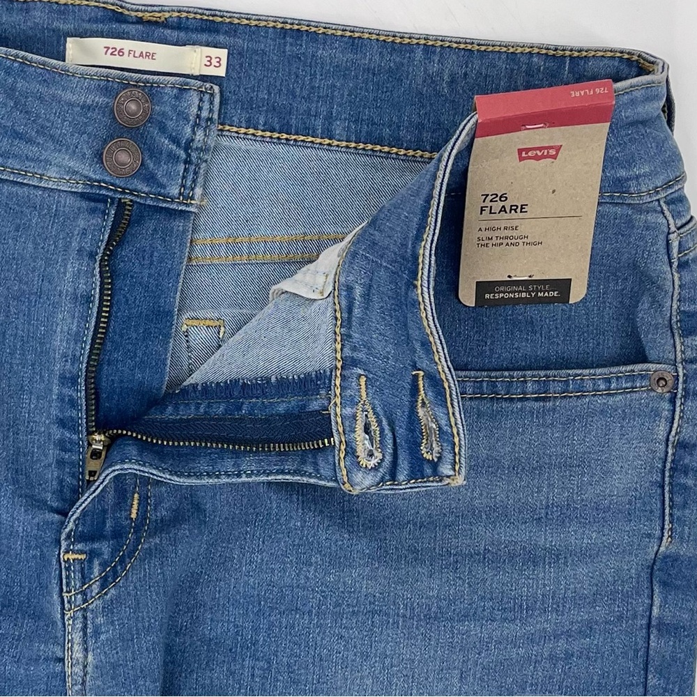 NWT Levi’s 726 Western Flare High Rise Medium Indigo Stretch Denim Jeans 33/32 - Picture 9 of 14